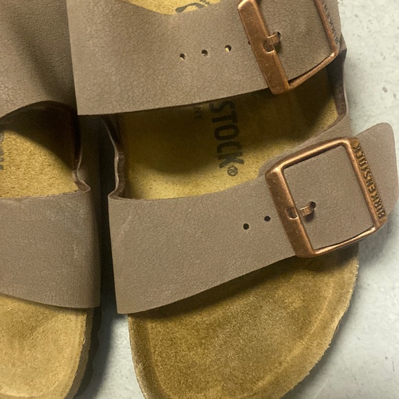 Arizona mocha Birkenstocks 6n - Picture 2 of 5